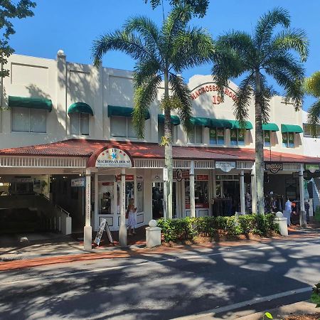 Macrossan House Boutique Holiday Apartments Port Douglas Exterior foto